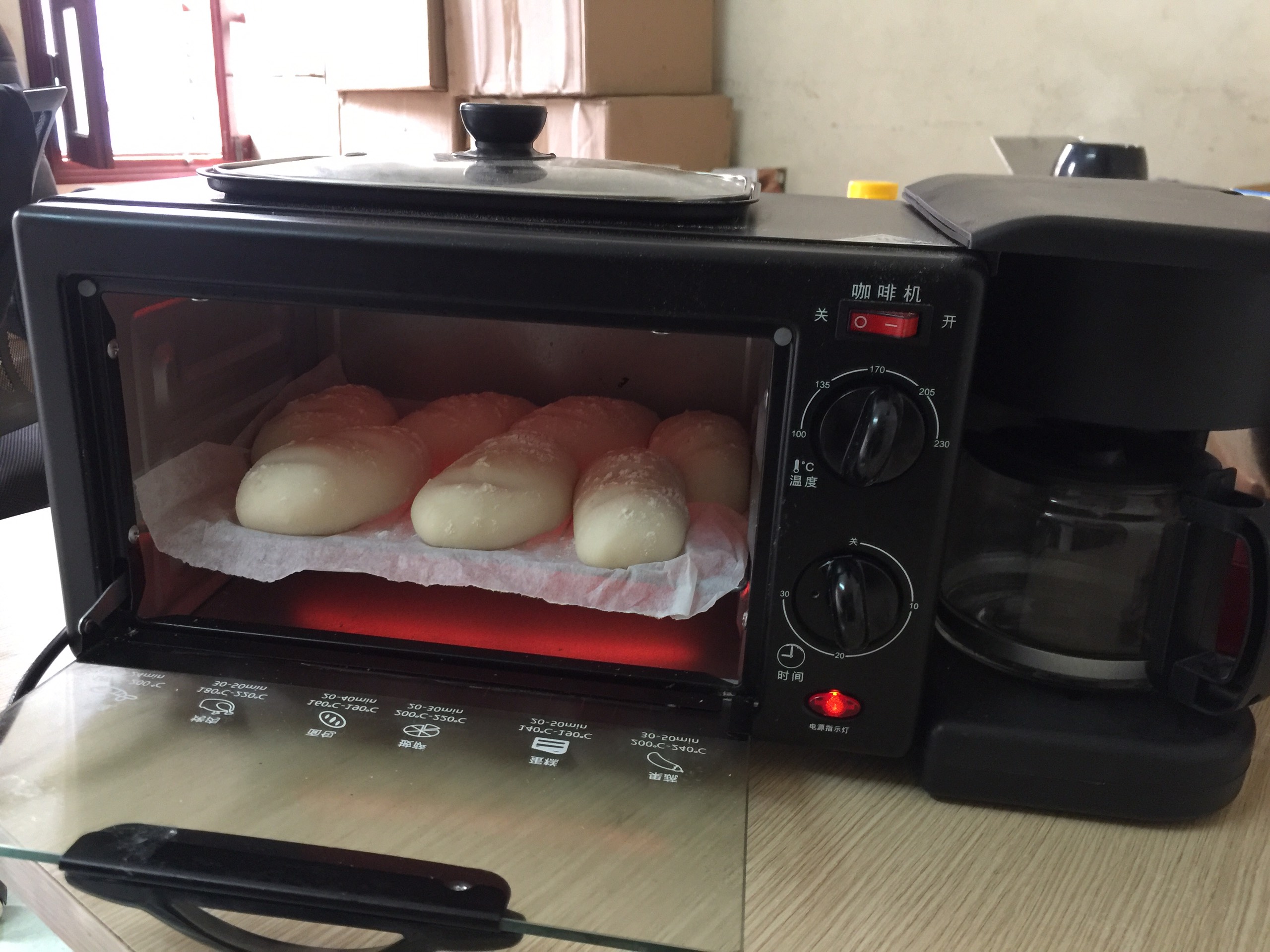 Mùa dịch Covid-19: Cuối tuần ở nhà làm bánh mì thơm ngon, nóng giòn đặc ruột 
