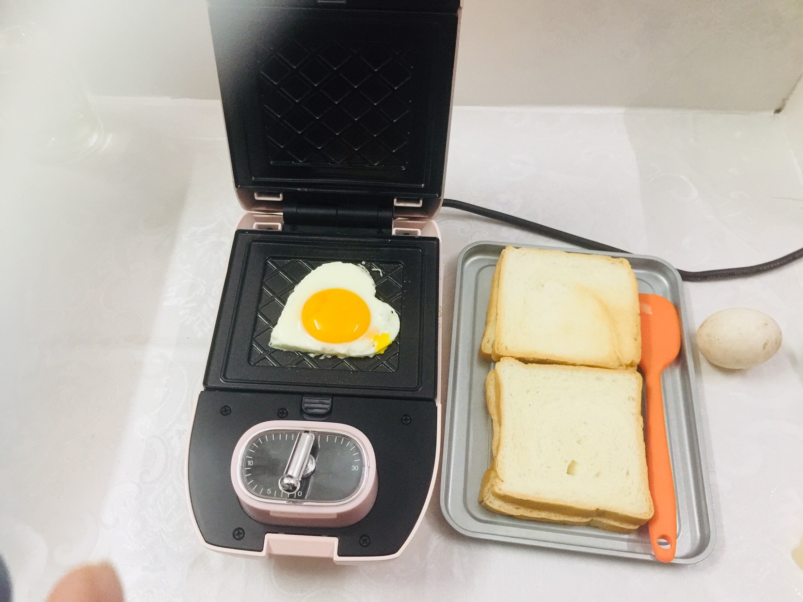 làm bánh mì sandwich kẹp trứng cho bữa sáng chỉ trong 7 phút 