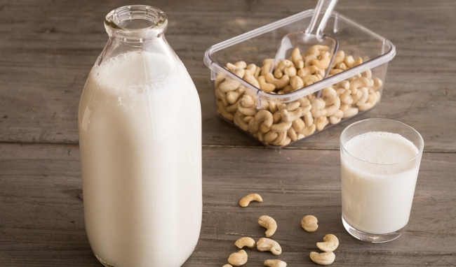 Uống sữa hạt điều: 10 lợi ích không ngờ tới