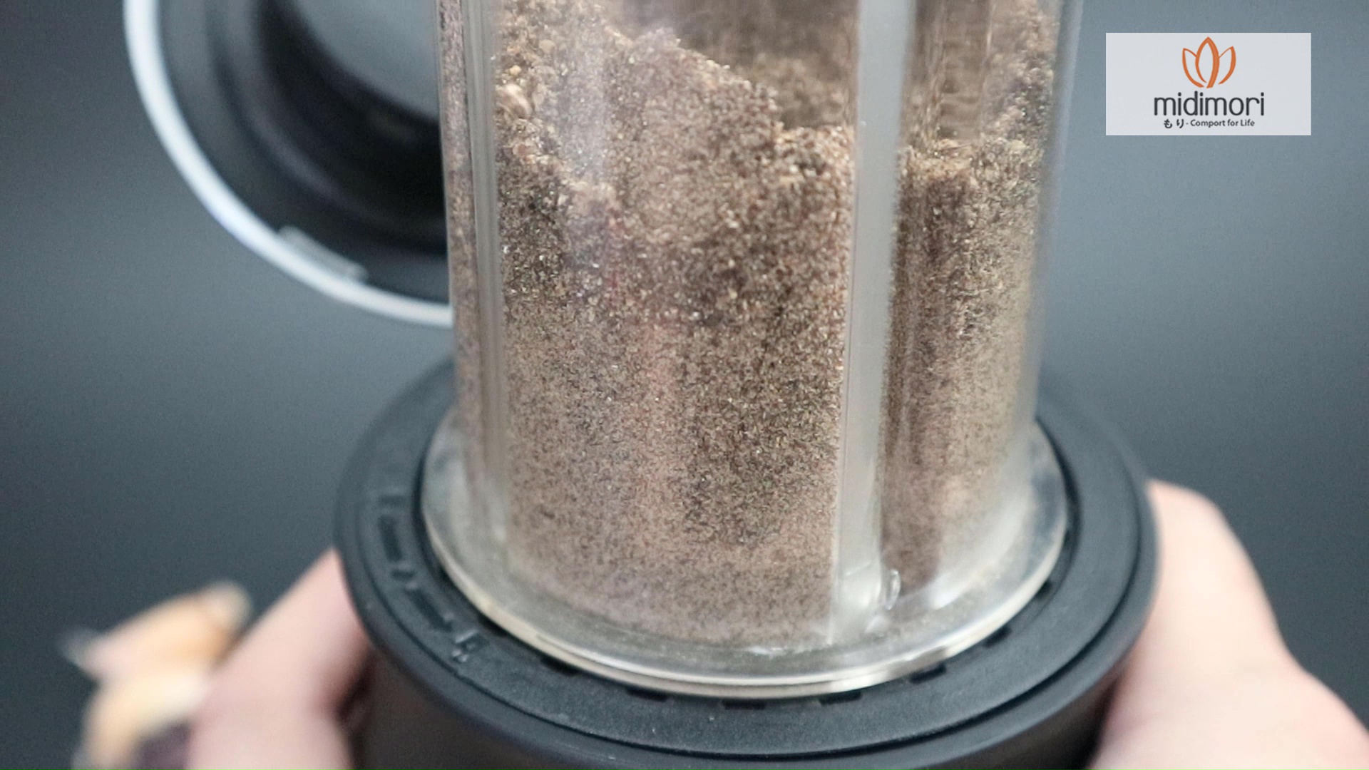 Cách sử dụng máy xay sinh tố để xay hạt khô