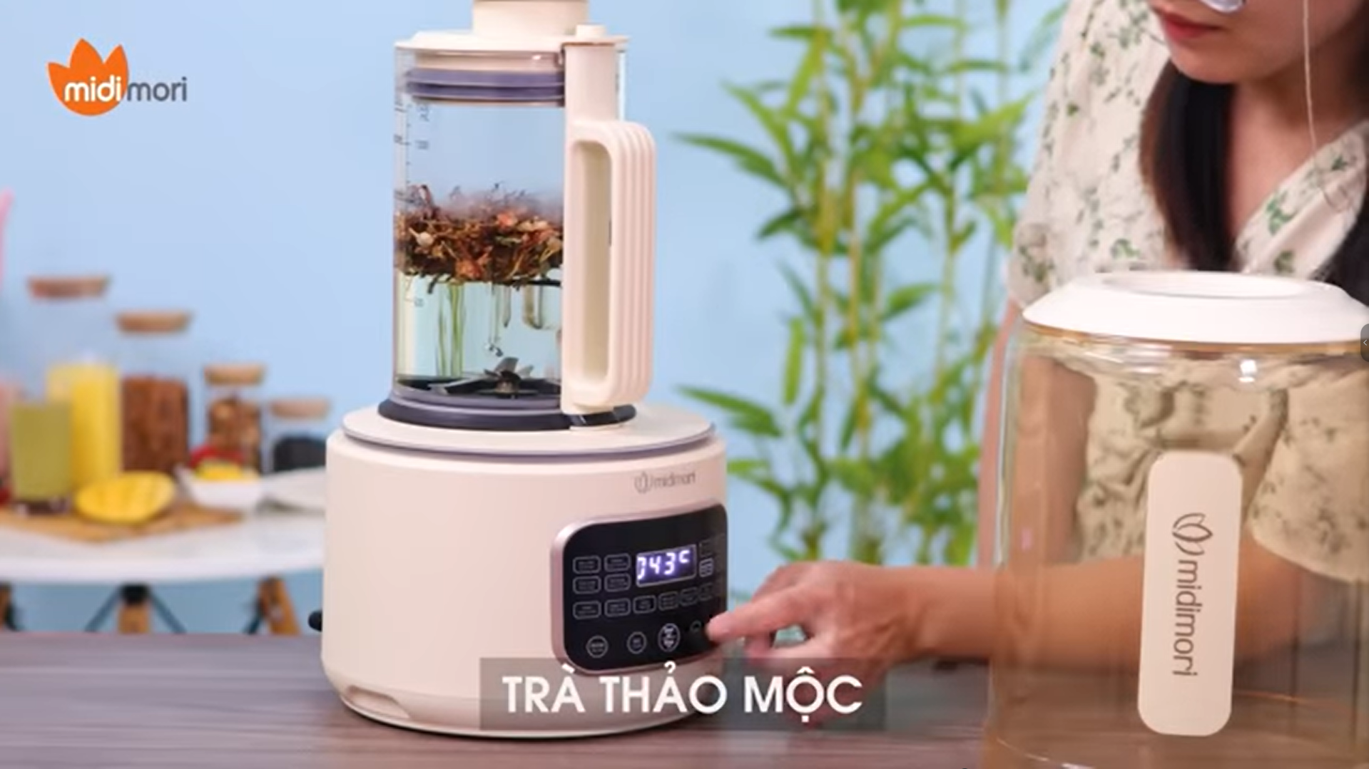 Cách pha trà dưỡng sinh thảo mộc bằng máy sữa hạt cực kỳ tiện lợi